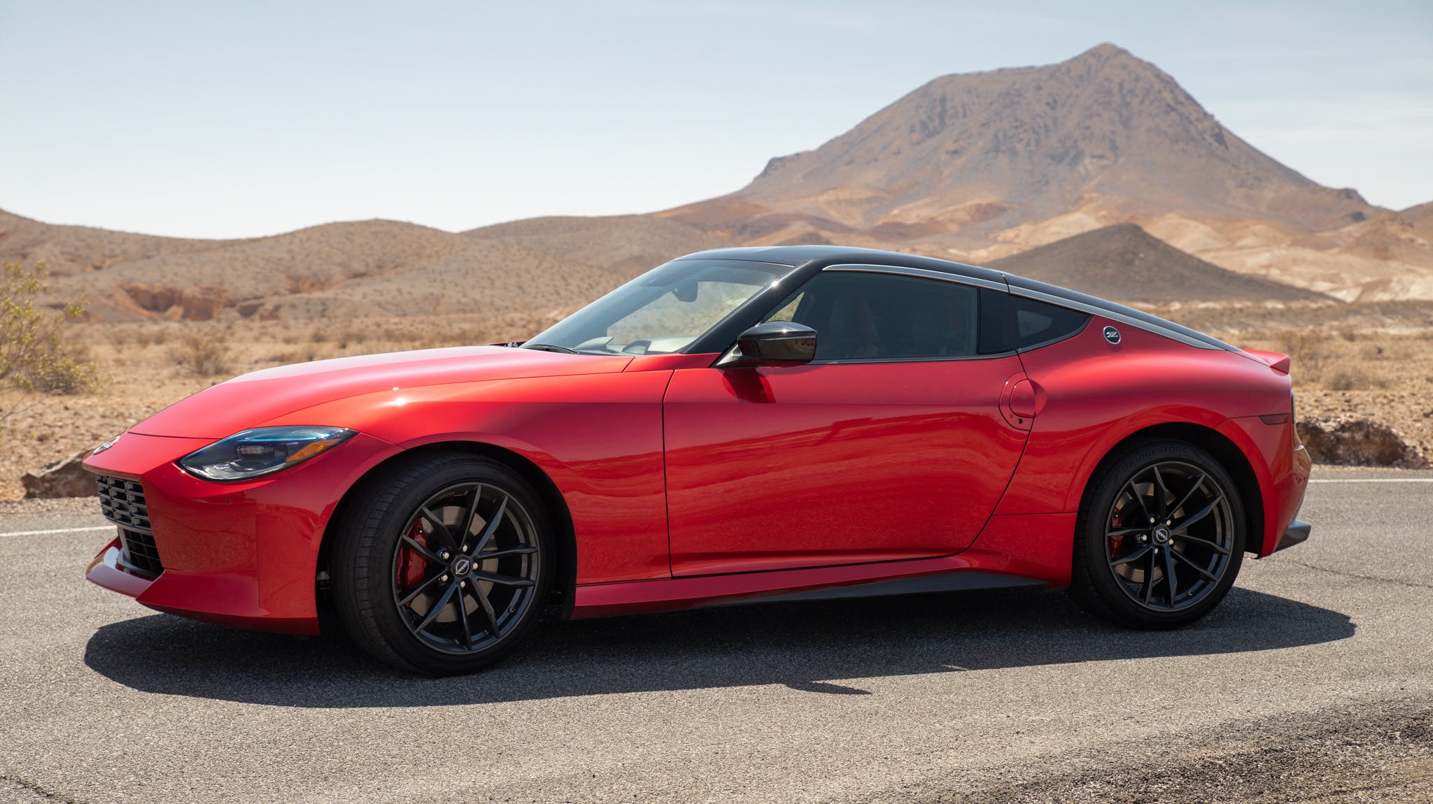 Nissan 370Z Vs 350Z: A Battle of Power and Performance